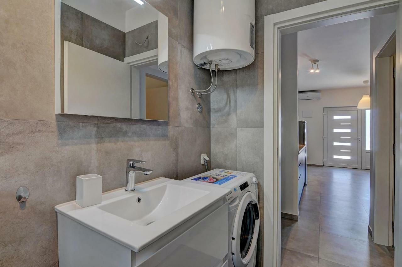 Apartman D Pula Buitenkant foto