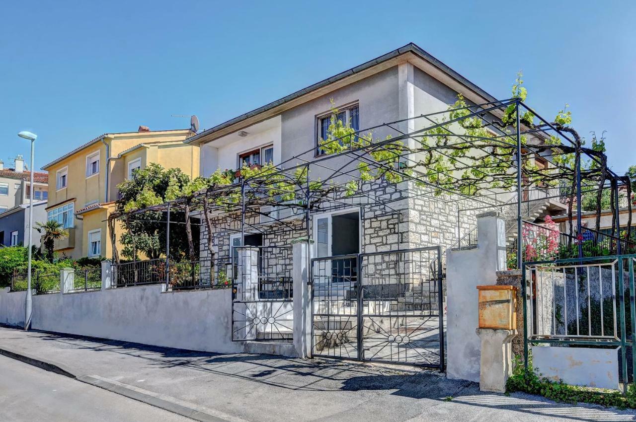 Apartman D Pula Buitenkant foto